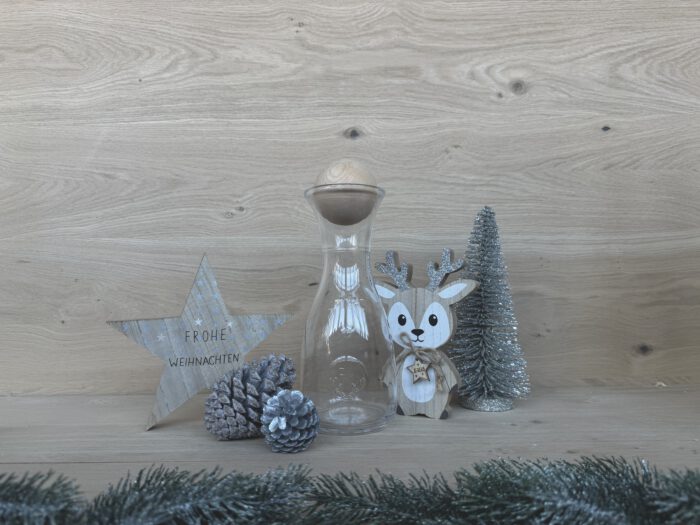 Glaskaraffe mit Zirbenkugel